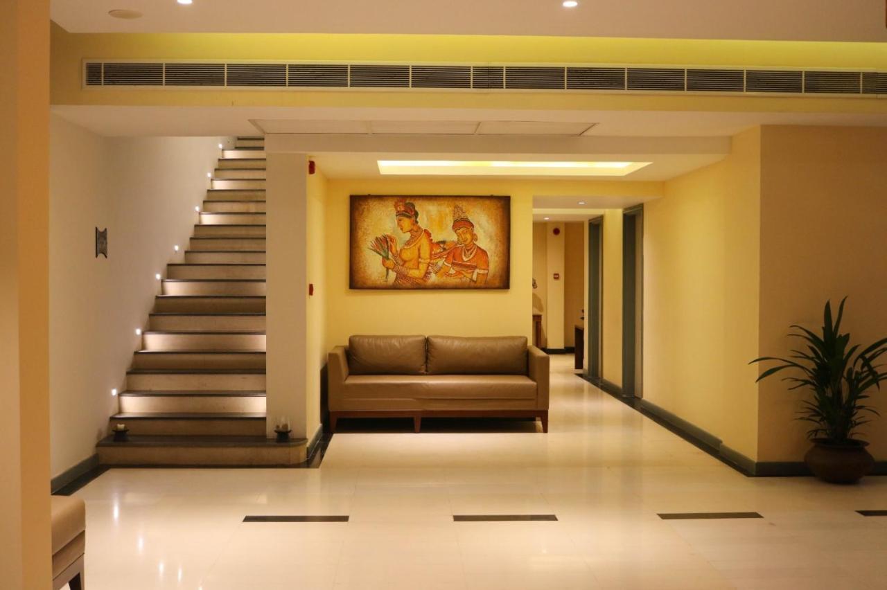 Earl'S Regent Negombo Hotel ภายนอก รูปภาพ