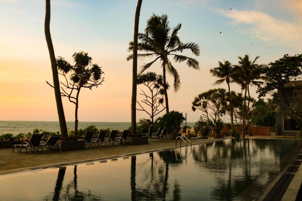 Earl'S Regent Negombo Hotel ภายนอก รูปภาพ