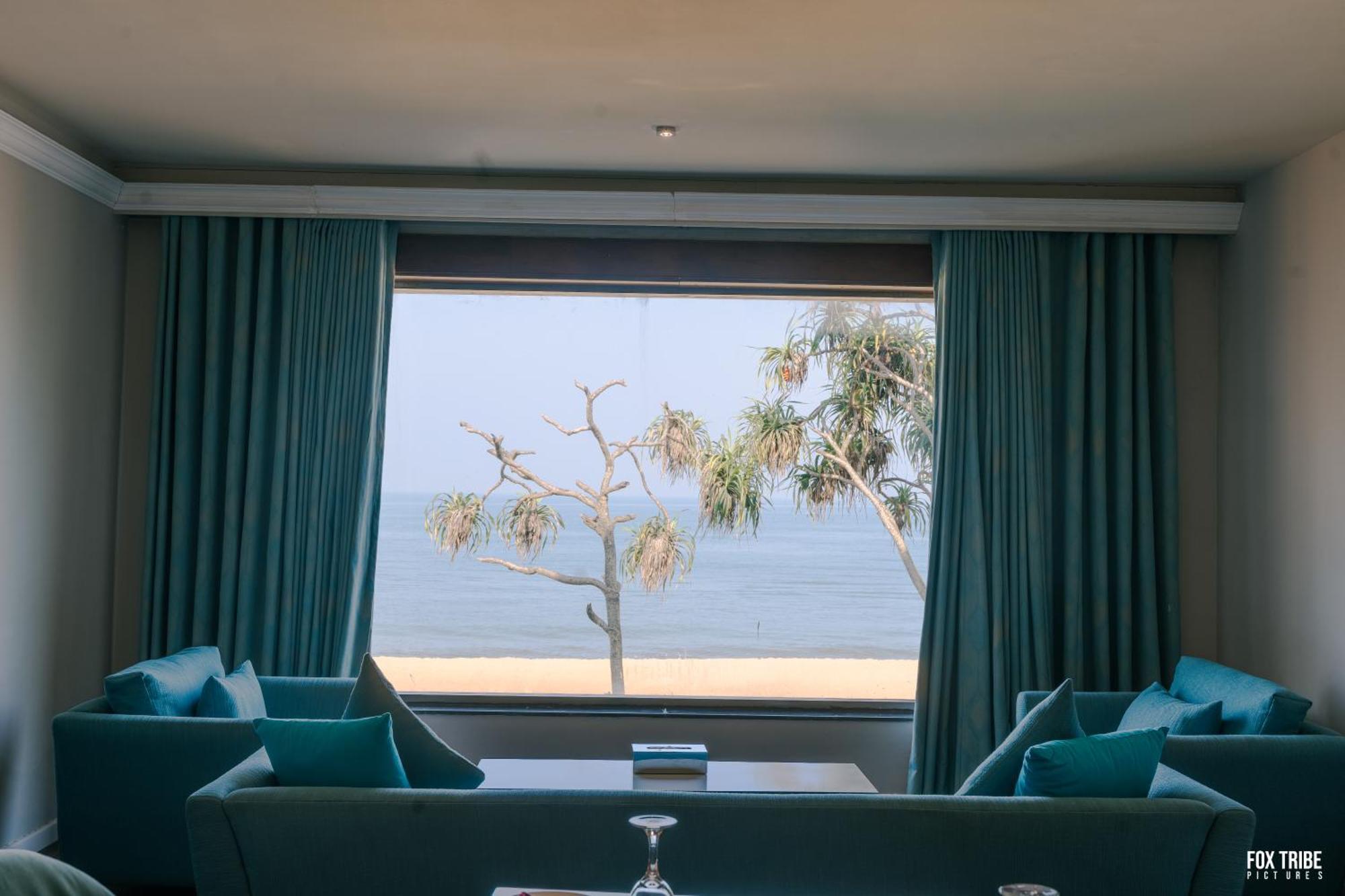 Earl'S Regent Negombo Hotel ภายนอก รูปภาพ